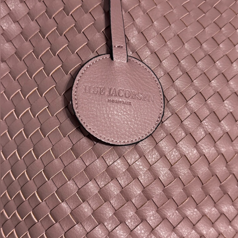 Ilse Jacobsen Reversible Vegan Leather Tote Bag in Metallic Rose/Crystal - Picture 3 of 13